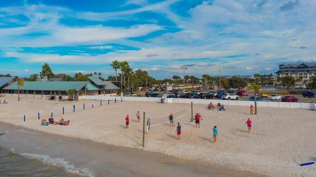 Beautiful New Luxury Townhome With Private Beach And Swimming Pools Ruskin Luaran gambar