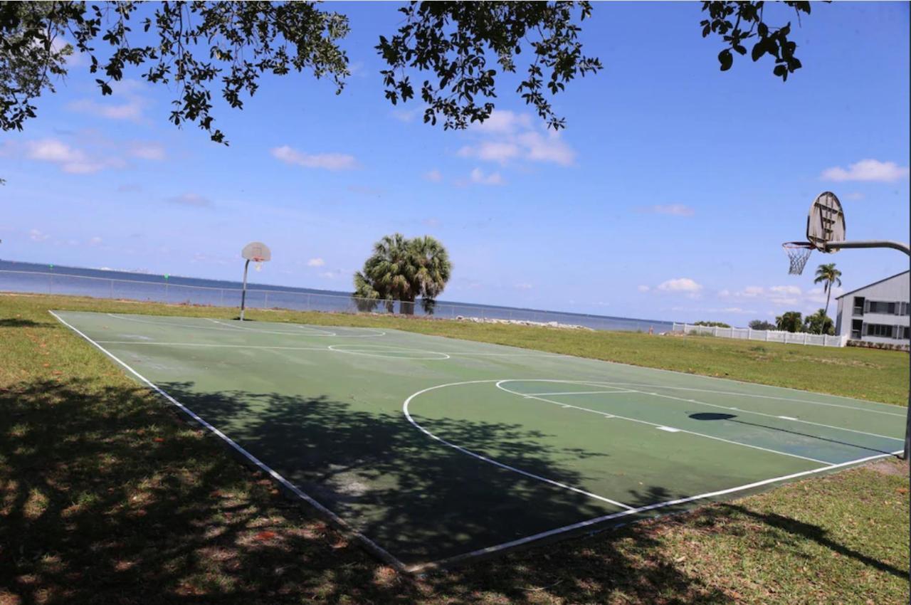 Beautiful New Luxury Townhome With Private Beach And Swimming Pools Ruskin Luaran gambar