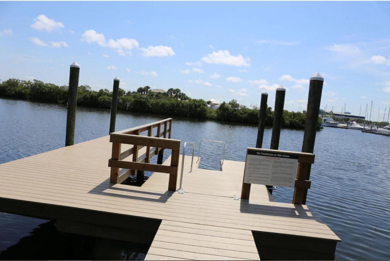 Beautiful New Luxury Townhome With Private Beach And Swimming Pools Ruskin Luaran gambar
