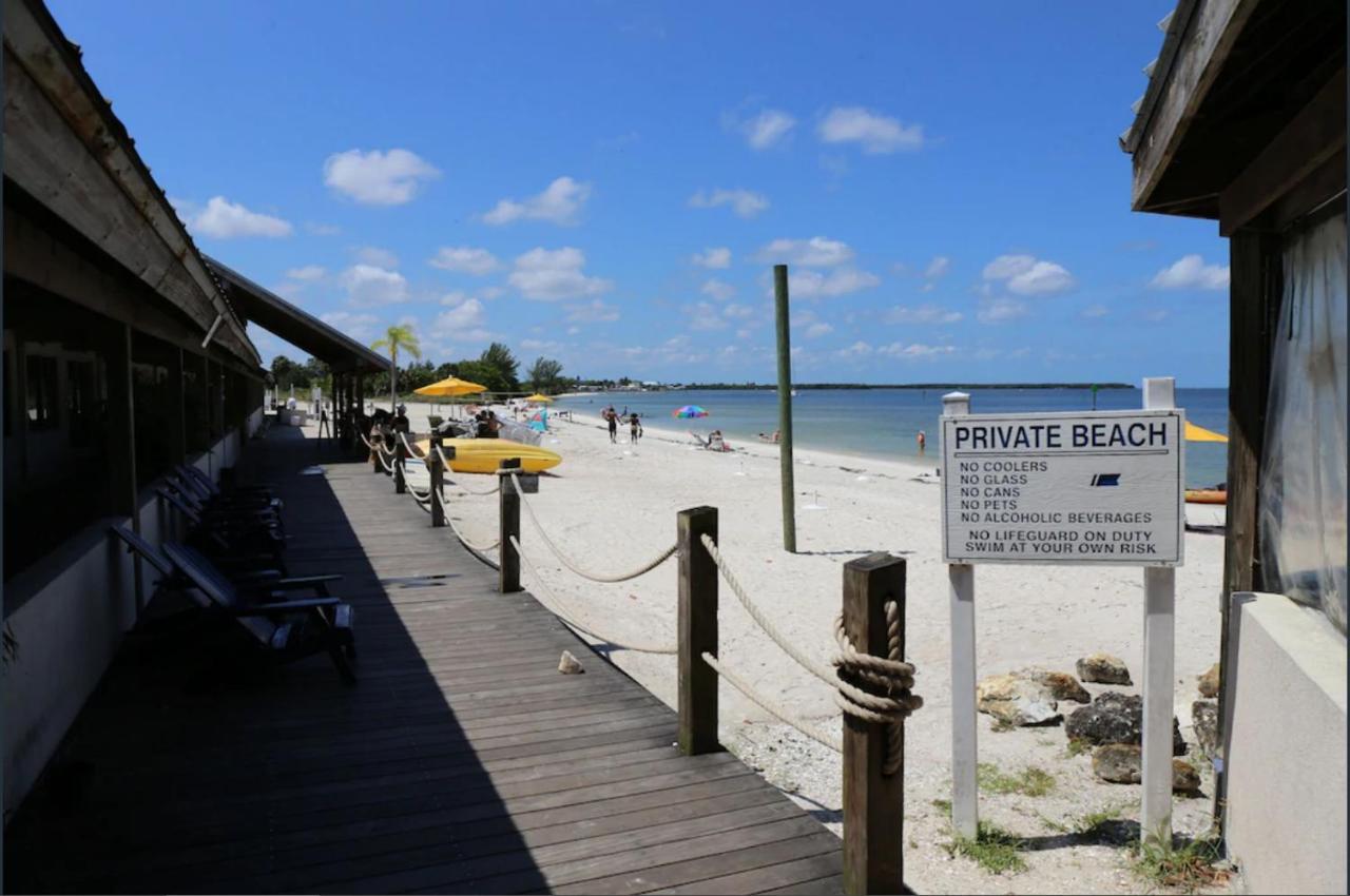 Beautiful New Luxury Townhome With Private Beach And Swimming Pools Ruskin Luaran gambar