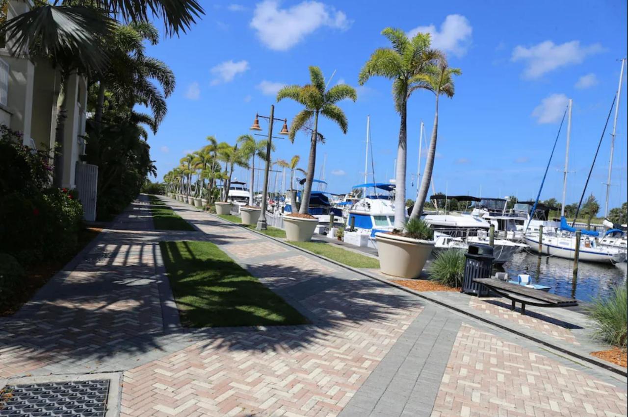 Beautiful New Luxury Townhome With Private Beach And Swimming Pools Ruskin Luaran gambar