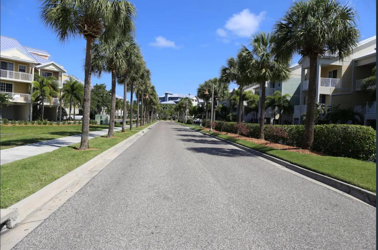 Beautiful New Luxury Townhome With Private Beach And Swimming Pools Ruskin Luaran gambar
