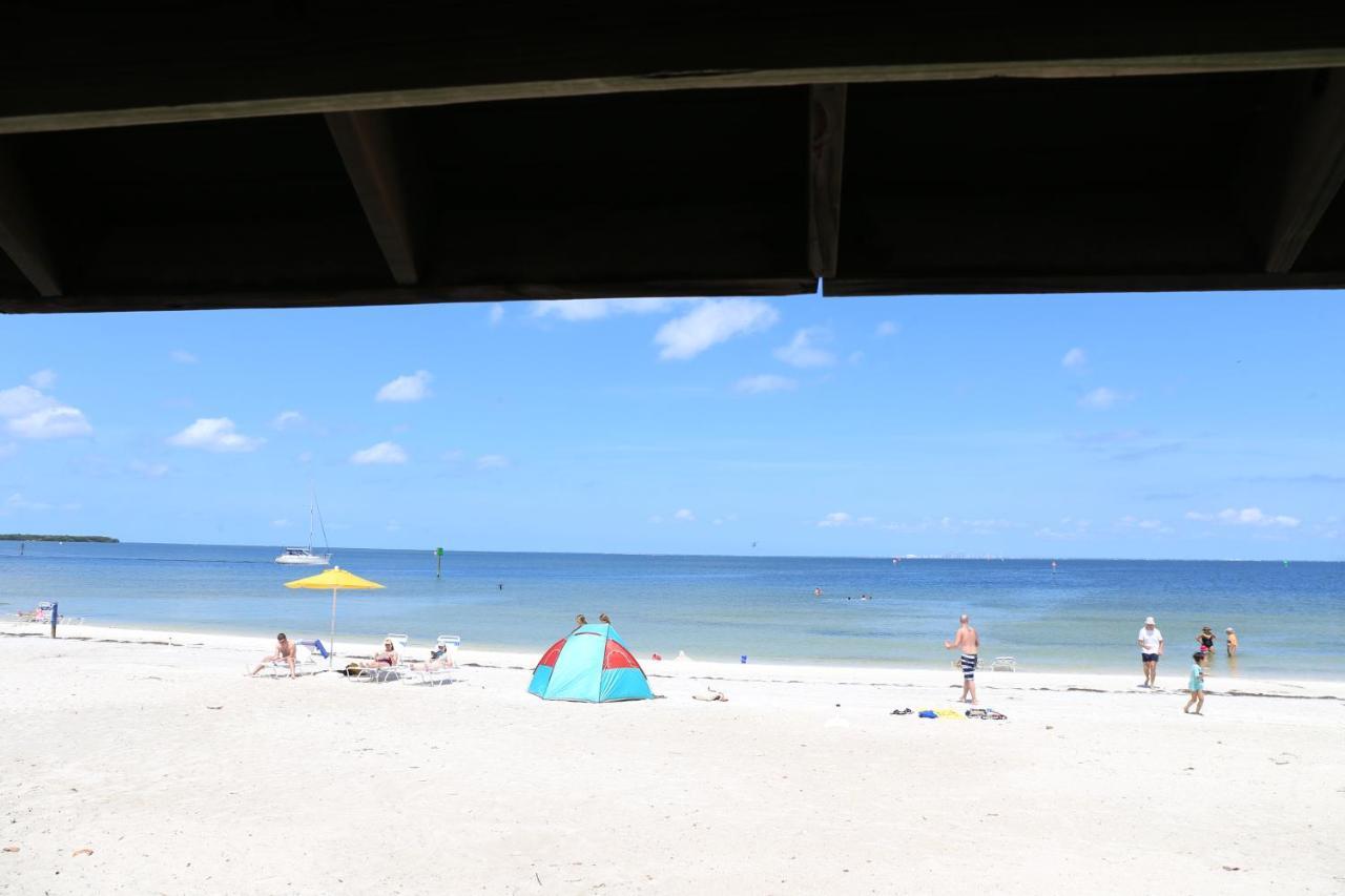 Beautiful New Luxury Townhome With Private Beach And Swimming Pools Ruskin Luaran gambar