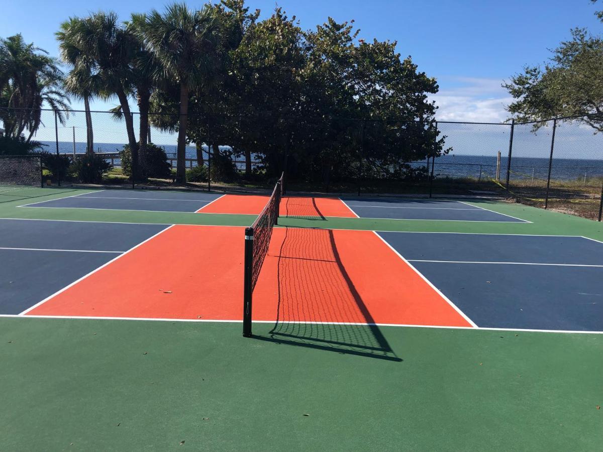 Beautiful New Luxury Townhome With Private Beach And Swimming Pools Ruskin Luaran gambar
