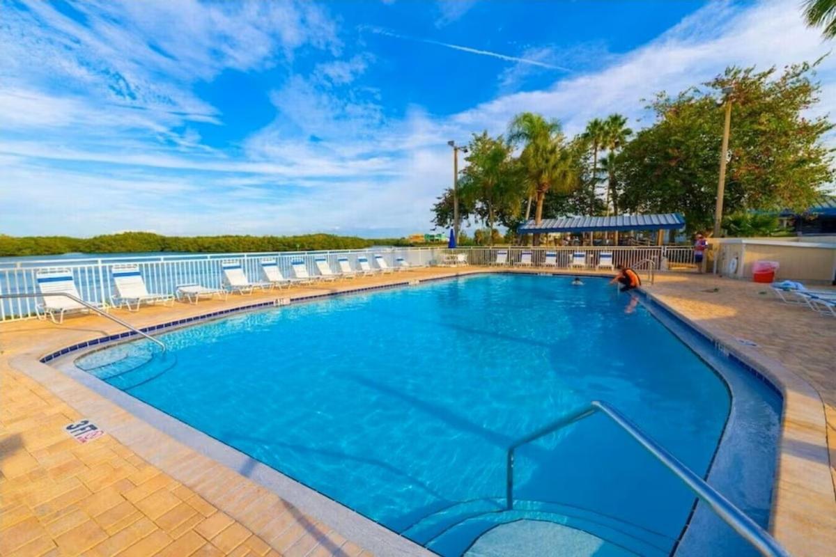 Beautiful New Luxury Townhome With Private Beach And Swimming Pools Ruskin Luaran gambar