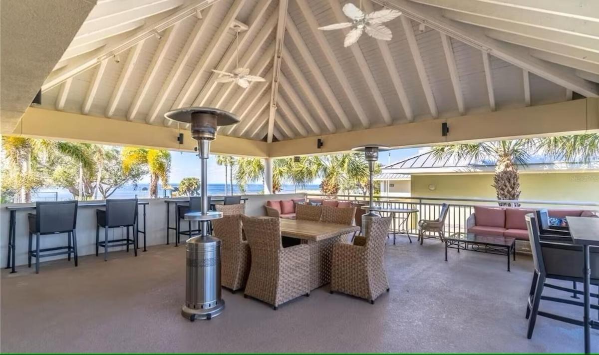 Beautiful New Luxury Townhome With Private Beach And Swimming Pools Ruskin Luaran gambar