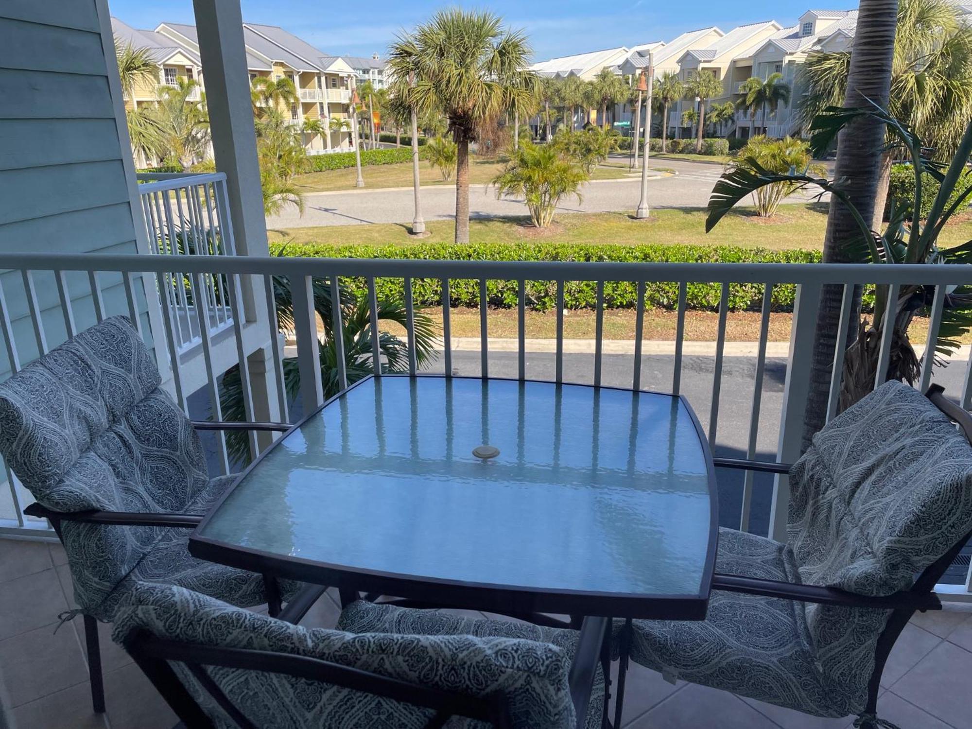 Beautiful New Luxury Townhome With Private Beach And Swimming Pools Ruskin Luaran gambar