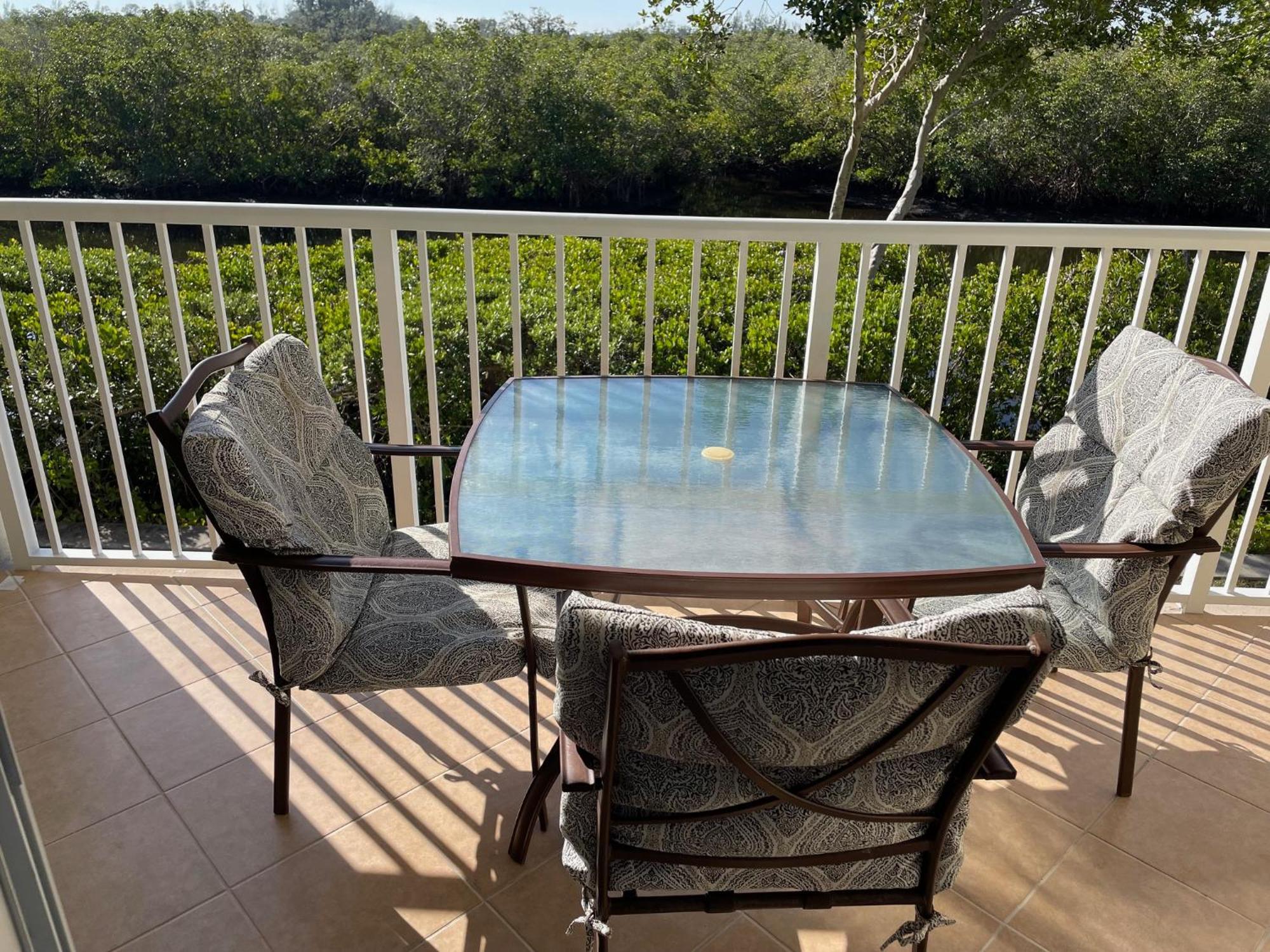 Beautiful New Luxury Townhome With Private Beach And Swimming Pools Ruskin Luaran gambar
