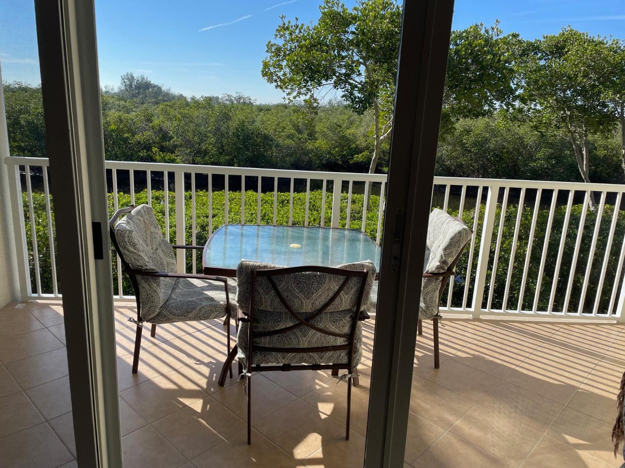 Beautiful New Luxury Townhome With Private Beach And Swimming Pools Ruskin Luaran gambar